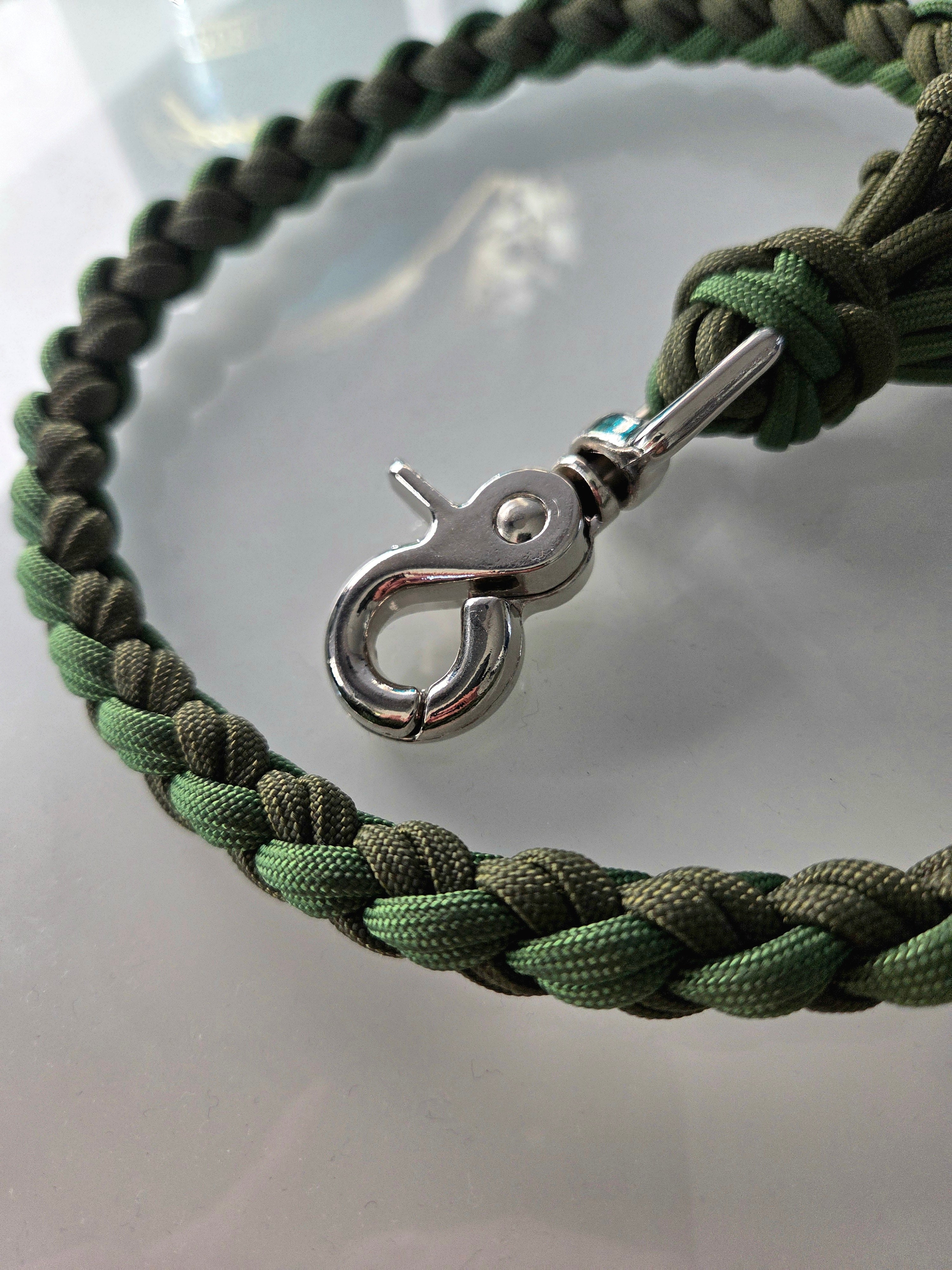 Autoanschnallgurt für Hunde aus Paracord | Zweifach gerade Ausrichtung