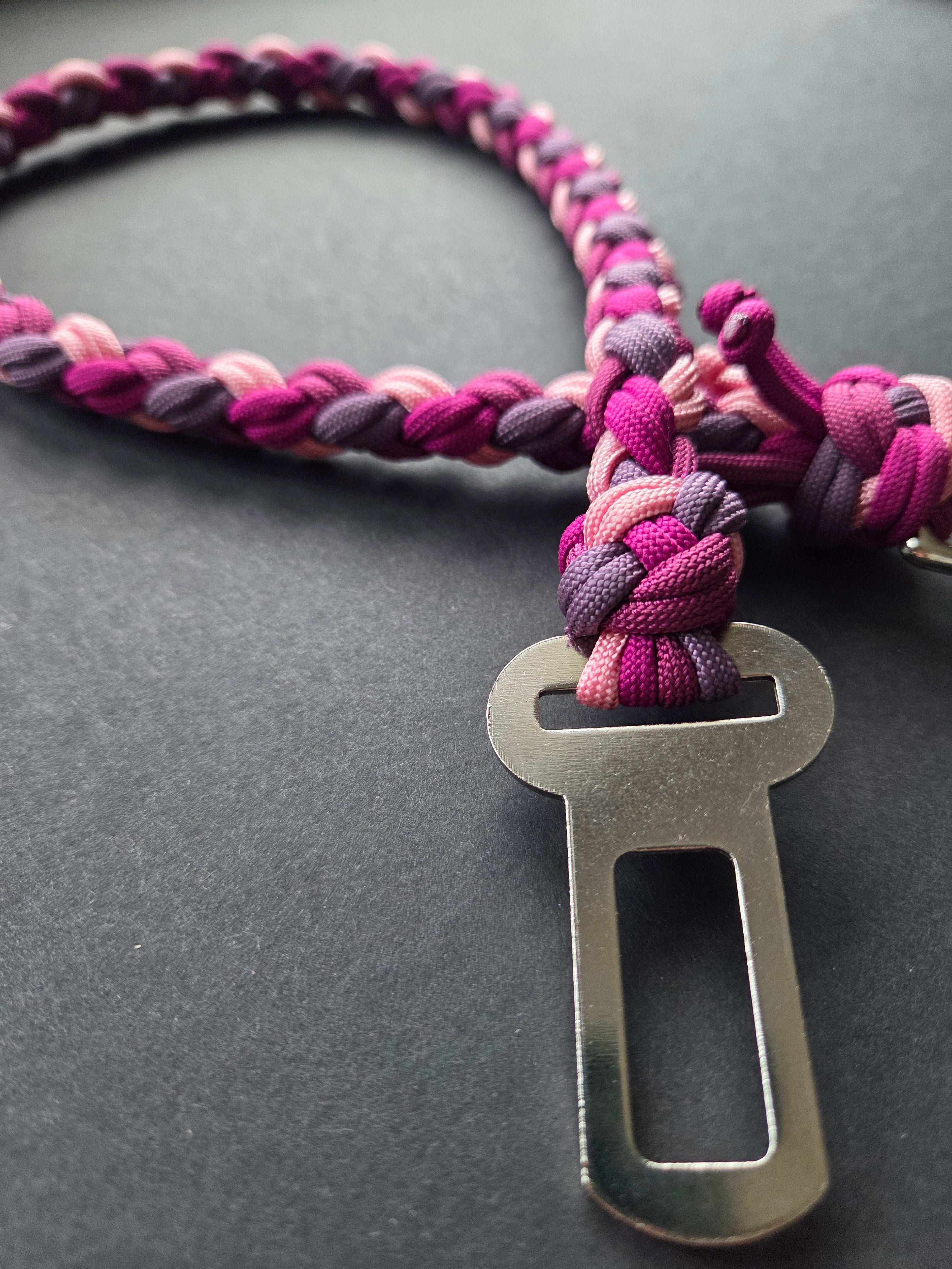 Autoanschnallgurt für Hunde aus Paracord | Klassisches Design